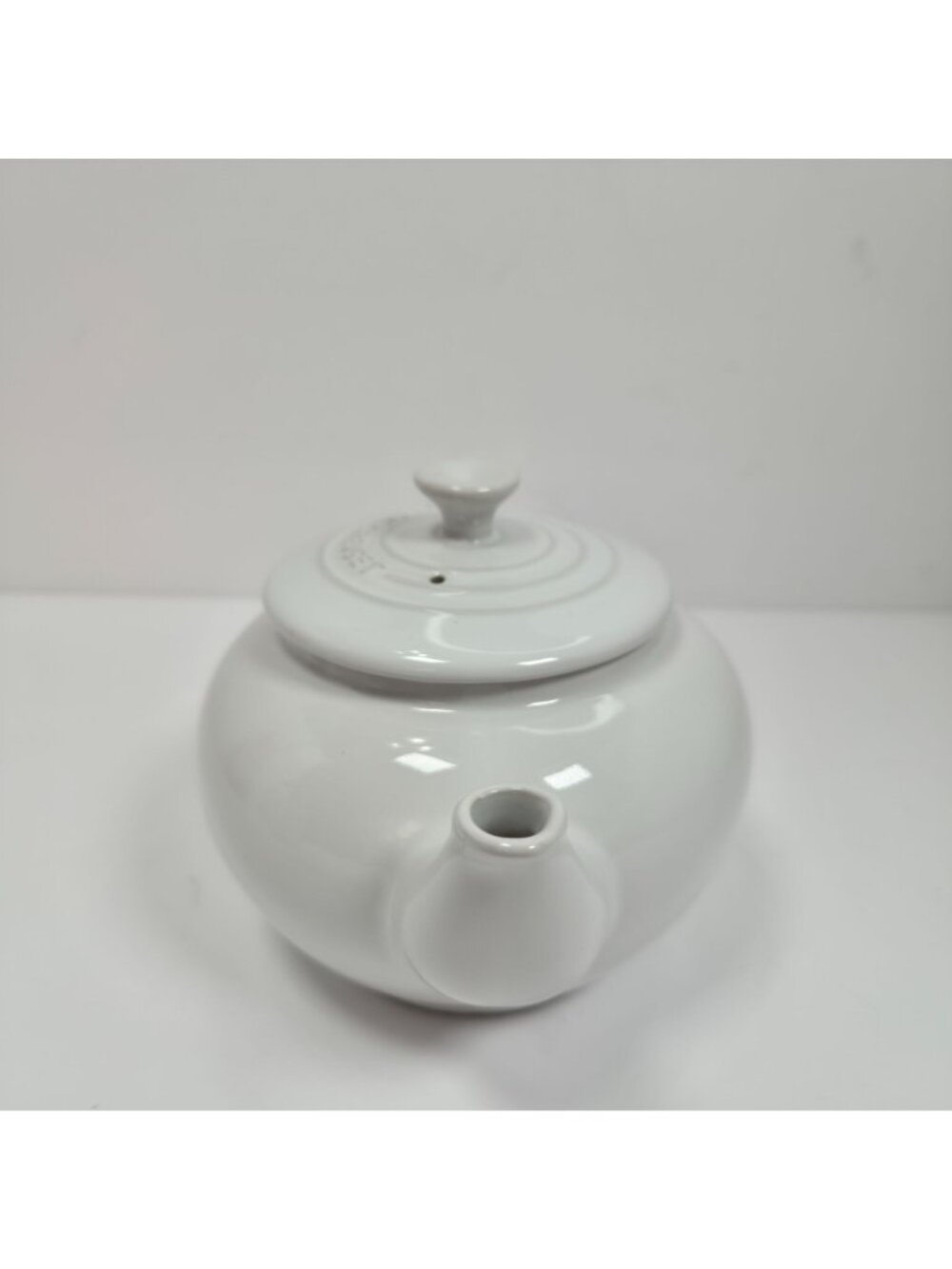 Le Creuset White Ceramic Teapot With Infuser Sturdy Handle & Lid - Picture 5 of 11